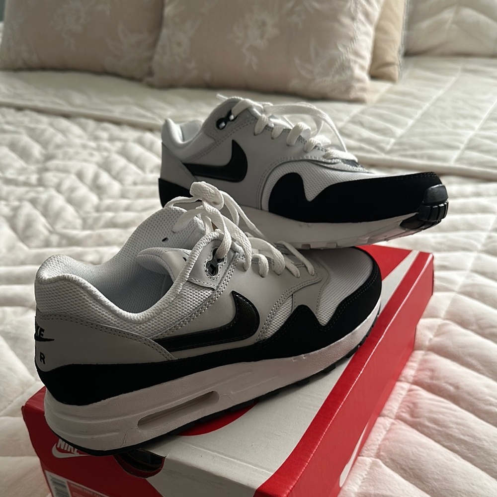 Nike Air Max White and Black Sneakers